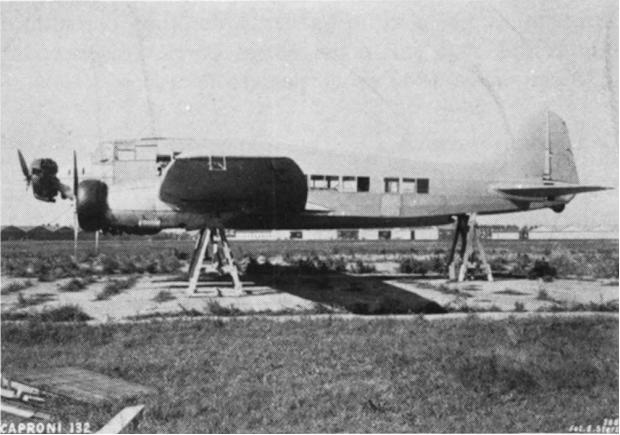 Юнкерс Ju 52 по-итальянски - транспортный самолет-средний бомбардировщик Caproni Ca.132. Италия