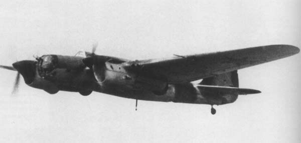 Средний бомбардировщик СБ-2М-103 в полёте, 1941 г.