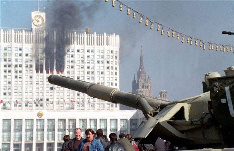Двадцать лет спустя... В октябре-1993 режим Ельцина расстрелял Верховный Совет РФСФР