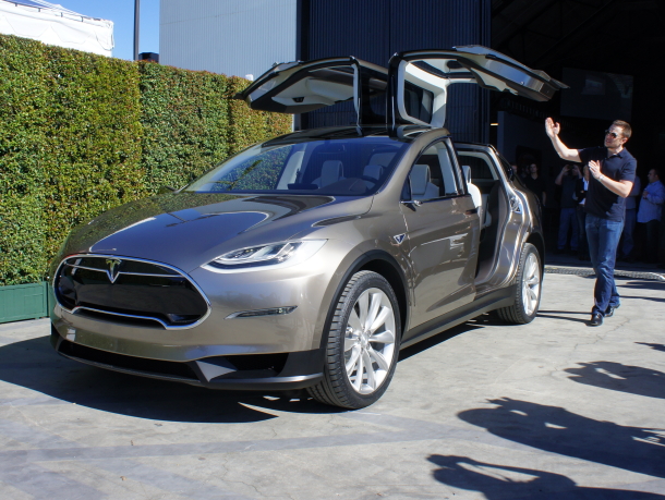 Эра электромобилей. Tesla Model X – первый электрический кроссовер.