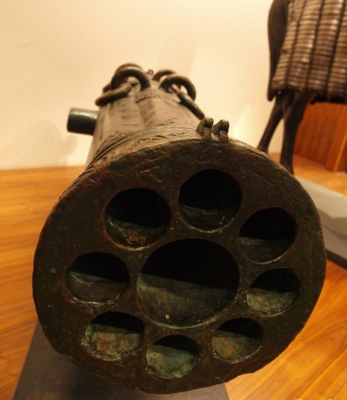 Девятиствольная пушка из Музея Армии в Париже