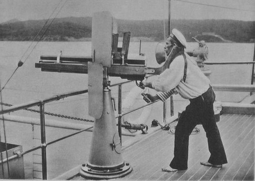 37-мм пушка Гочкиса установленная на палубе корабля