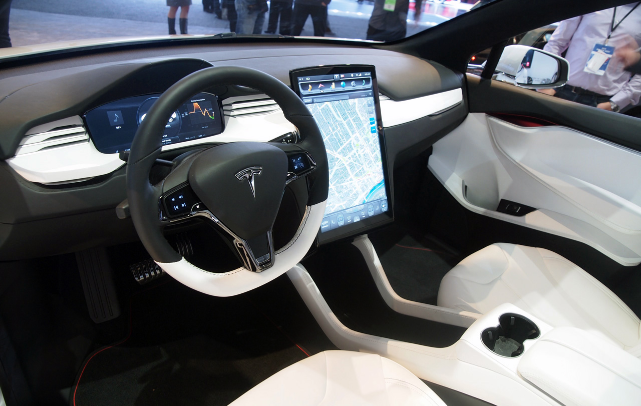 Эра электромобилей. Tesla Model X – первый электрический кроссовер.