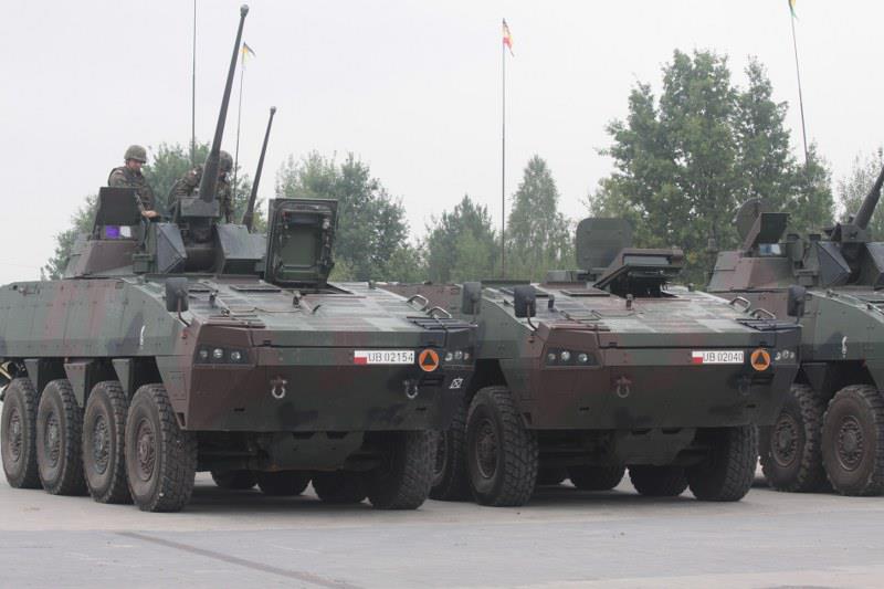 Финские колесные бронированные универсальные модульные машины Patria AMV