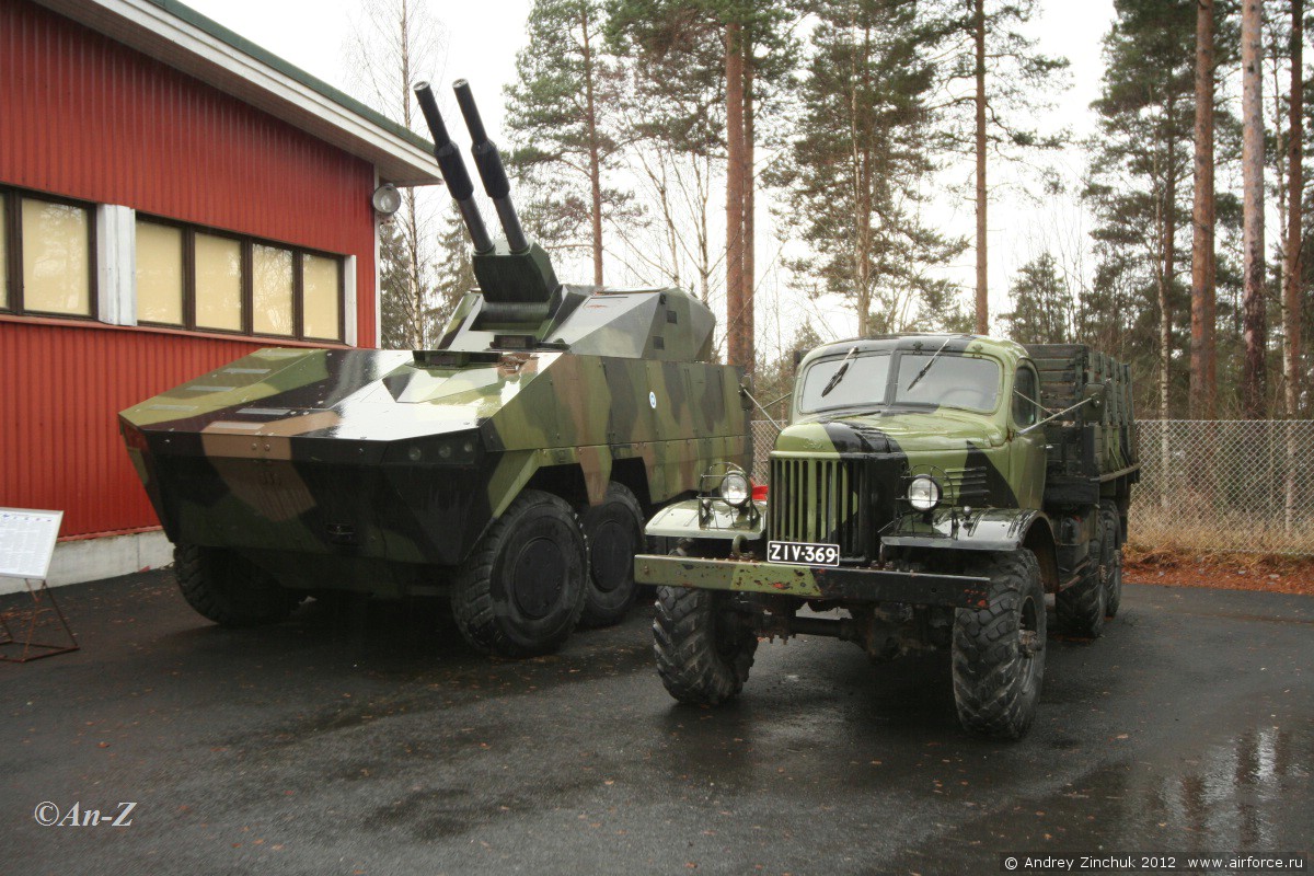 Финские колесные бронированные универсальные модульные машины Patria AMV
