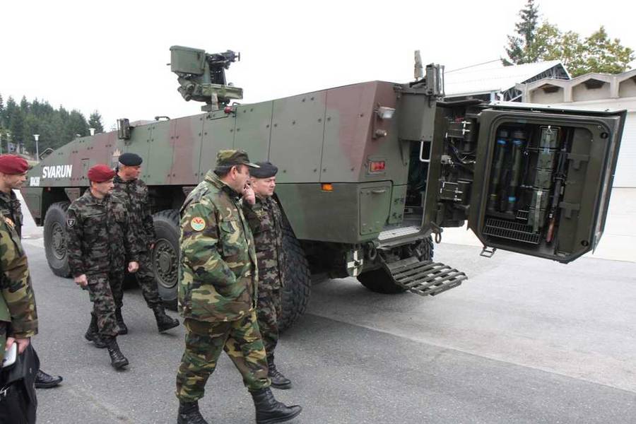 Вариант БТР на шасси Patria AMV для армии Словении с измененной кон¬струкцией кормовой двери