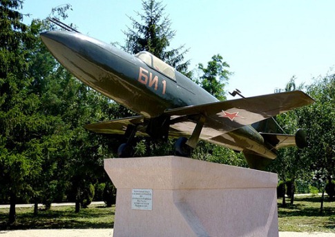Памятник Би-1. Фото пресс-службы МО РФ