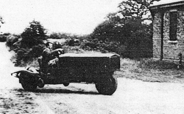 The Brennan gyrocar at Farnborough, in 1929. Note side wheels retracted. Бреннан gyrocar в Фарнборо в 1929 году. Колеса по бокам подняты.