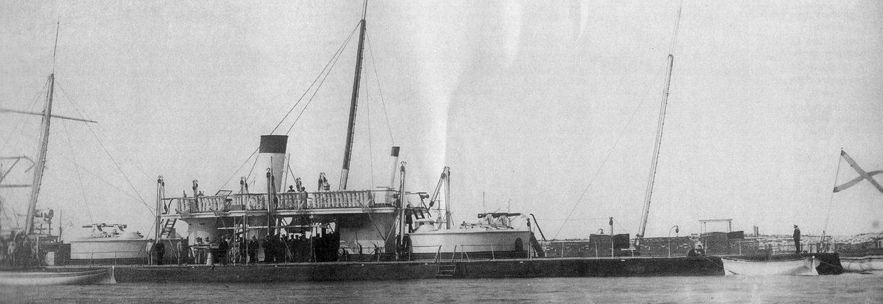 Двухбашенная броненосная лодка Русалка. 1865-1893. Вступила в строй в 1868. Водоизмещение 1871 т. Размерения 62.9х12.8х3.35 м