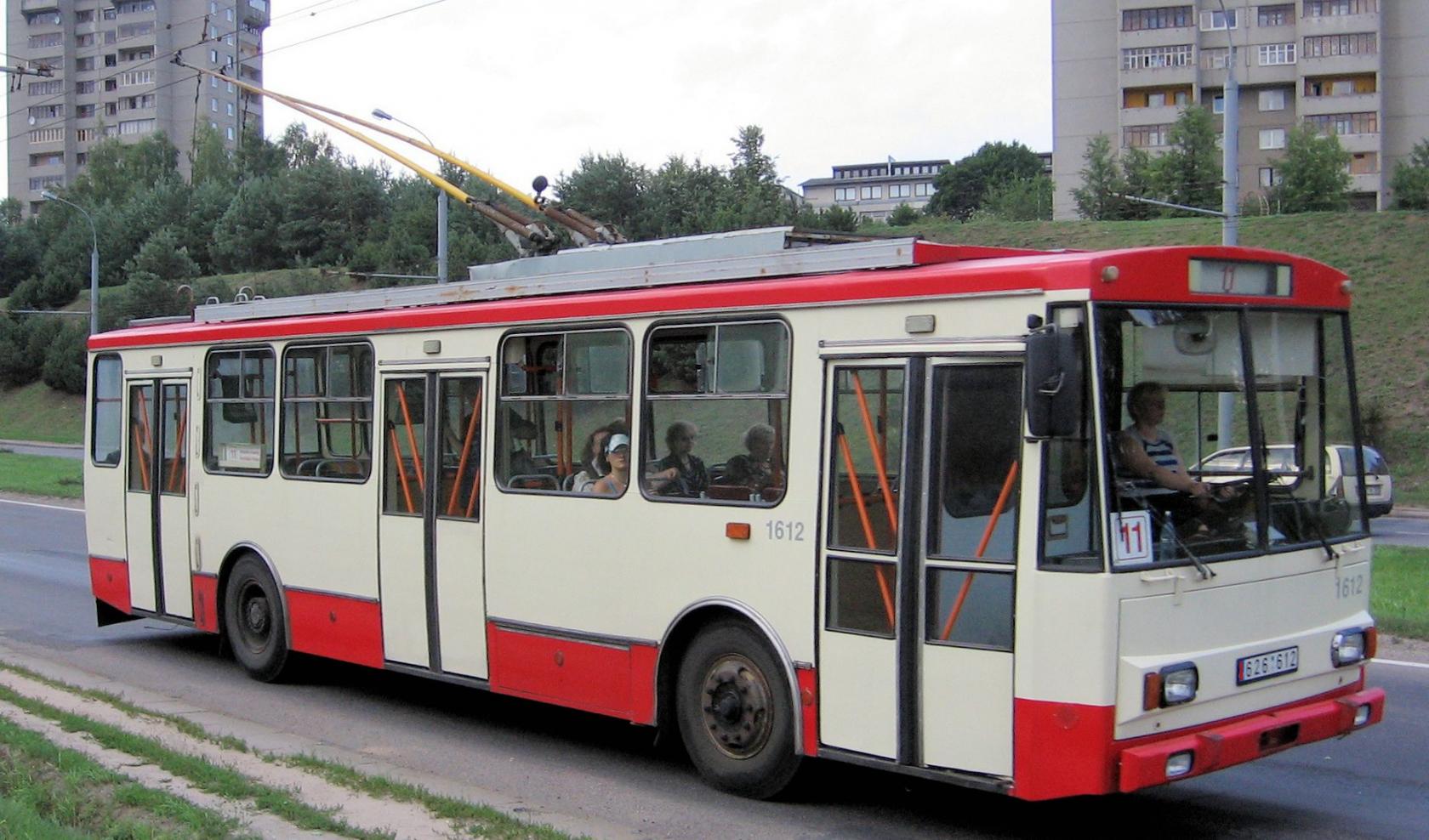 До скольки работают троллейбусы. Skoda 14tr. Троллейбус Шкода современный. Школьный троллейбус. Батумский троллейбус.