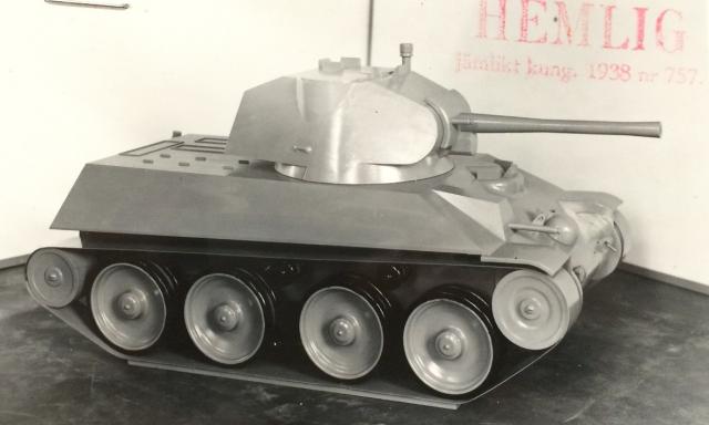 Бронетехника, разработанная на основе танка TNH