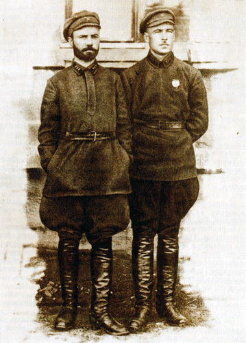 Леонид Говоров (справа) и комиссар полка Брикульс, Одесса, 1925 г. gorod.tomsk.ru