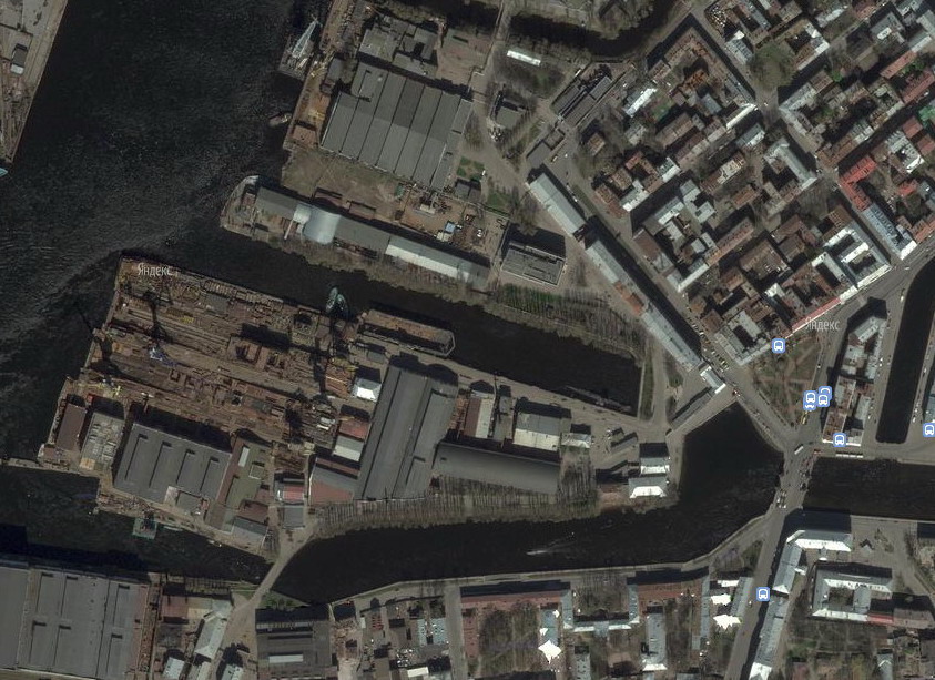 Судостроительные предприятия Санкт-Петербурга – вид сверху.