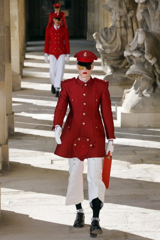 Мода для настоящих суррровых французских мужчинок....