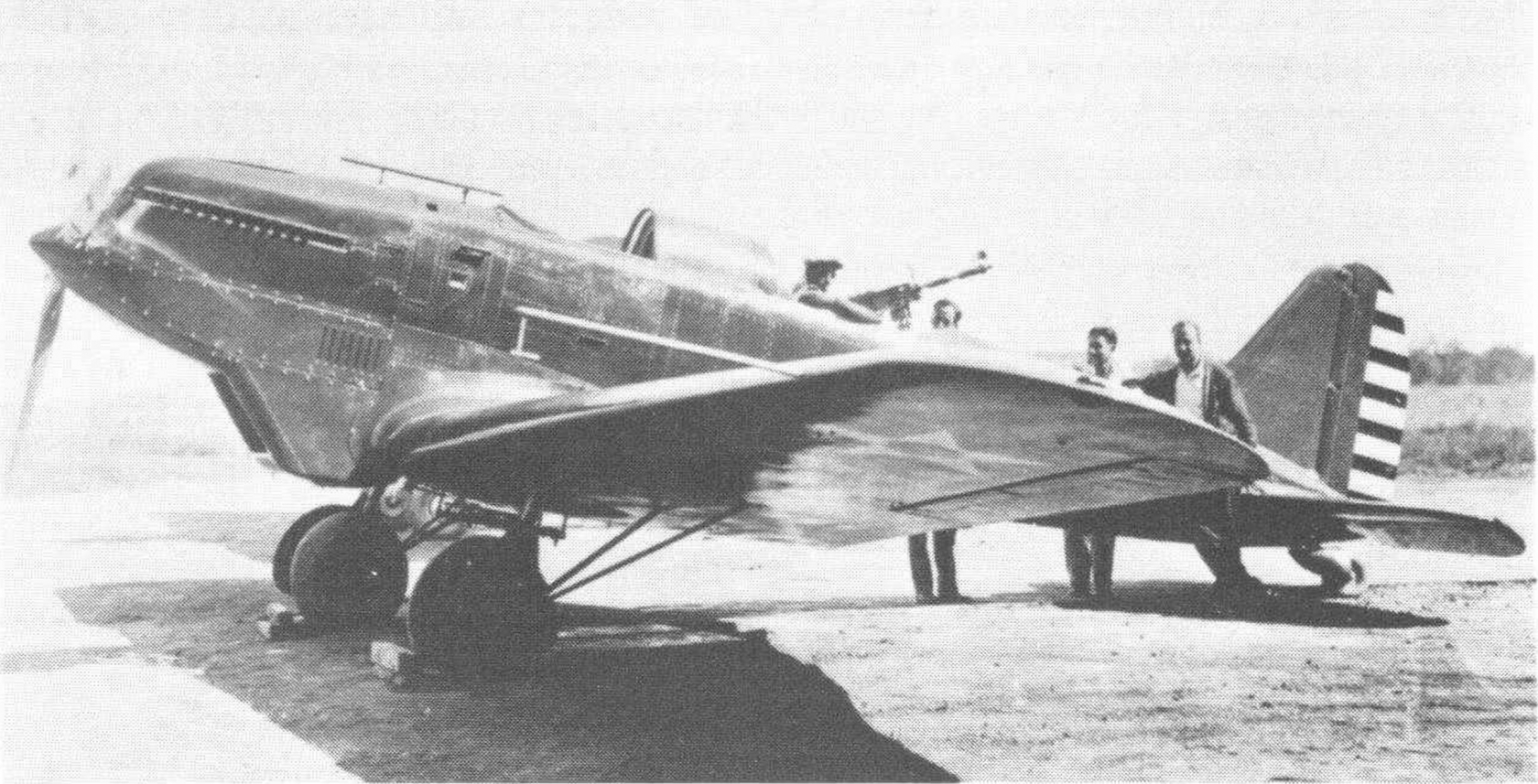 Опытный двухместный истребитель DetroitLockheed XP900 (YP24). США