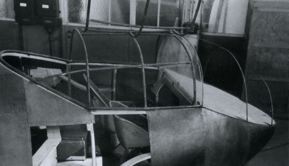 Варианты остекления. На снимке виден вытянутый фонарь кабины, аналогичный тому, что предназначался для проекта Р 10. Достаточно просторная кабина обеспечивала обоим членам экипажа хороший обзор