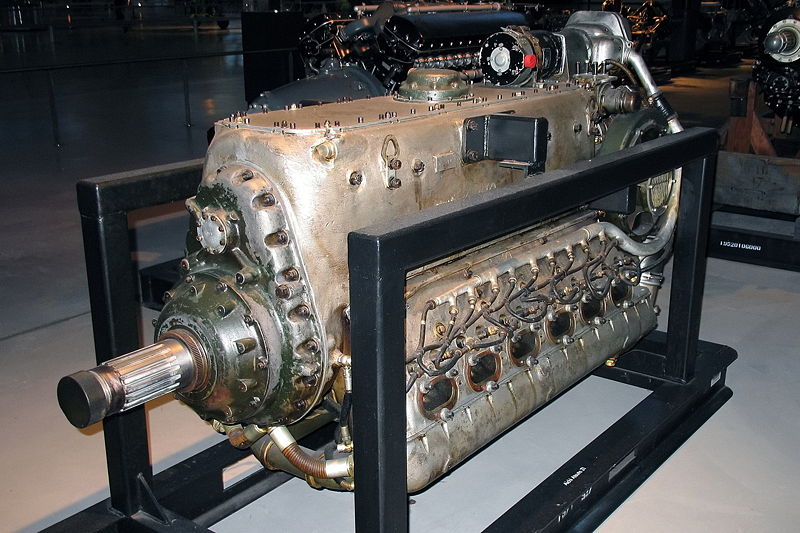 Авиационный двигатель с системой впрыска топлива DB-601. Германия