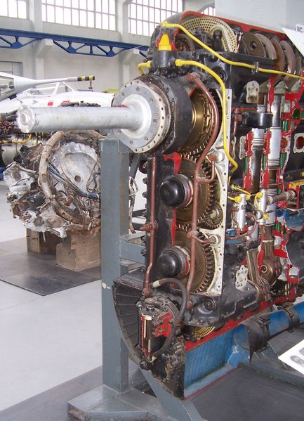 Двигатель Jumo-207 в Техническом музее «Hugo Junkers» в городе Dessau.