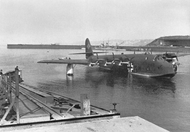 6-ти моторные летающие лодки со взлётным весом достигавшим 50-ти тонн BV-222. На этих самолётах были установлены средневысотные двигателя Jumo-207C.