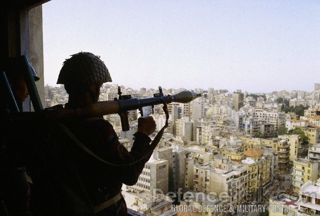 Солдаты сирийских регулярных частей в Бейруте лето 1982 года...