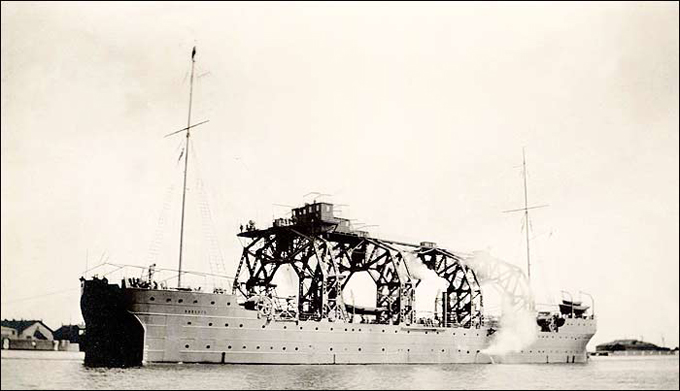 Спасательное судно катамаранного типа "Коммуна" 1915 г.