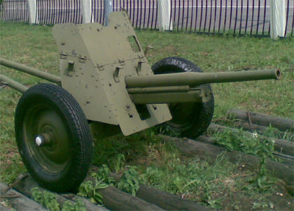 45-мм противотанковая пушка & 37-мм батальонная пушка