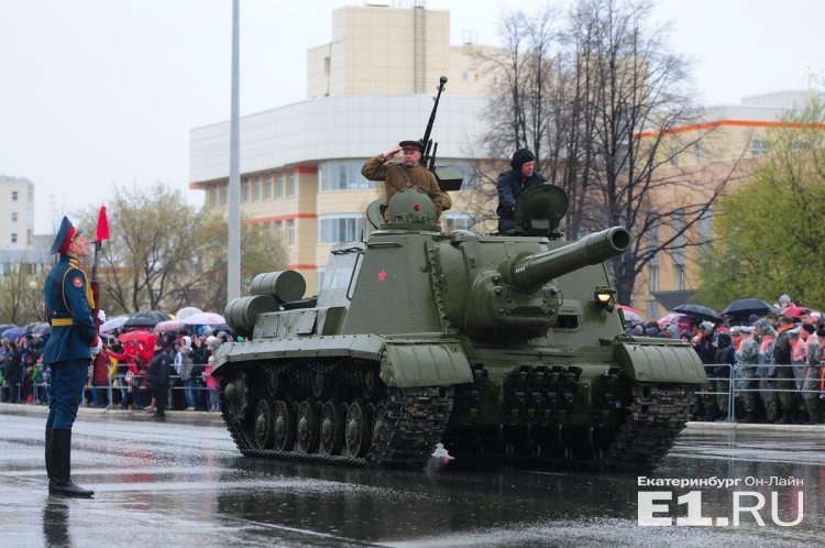 Парад Победы. Верхняя Пышма 9 мая 2015. Фото.