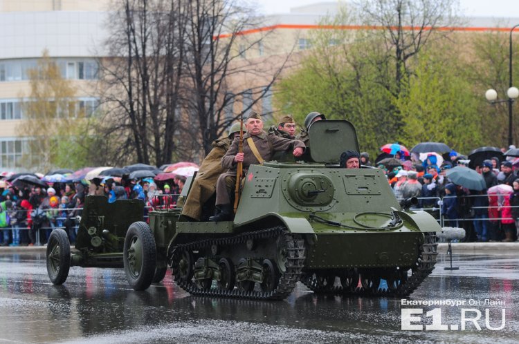 Парад Победы. Верхняя Пышма 9 мая 2015. Фото.