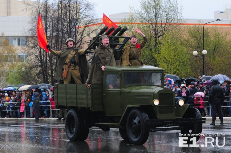 Парад Победы. Верхняя Пышма 9 мая 2015. Фото.