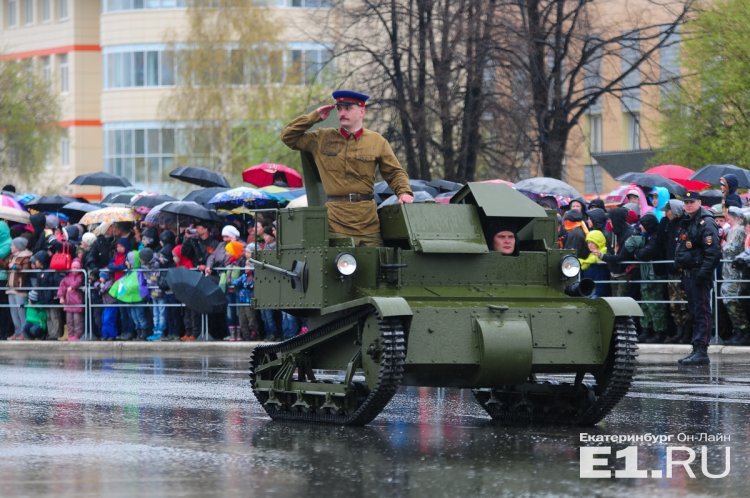 Парад Победы. Верхняя Пышма 9 мая 2015. Фото.