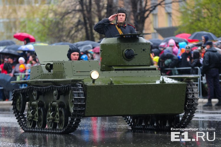 Парад Победы. Верхняя Пышма 9 мая 2015. Фото.