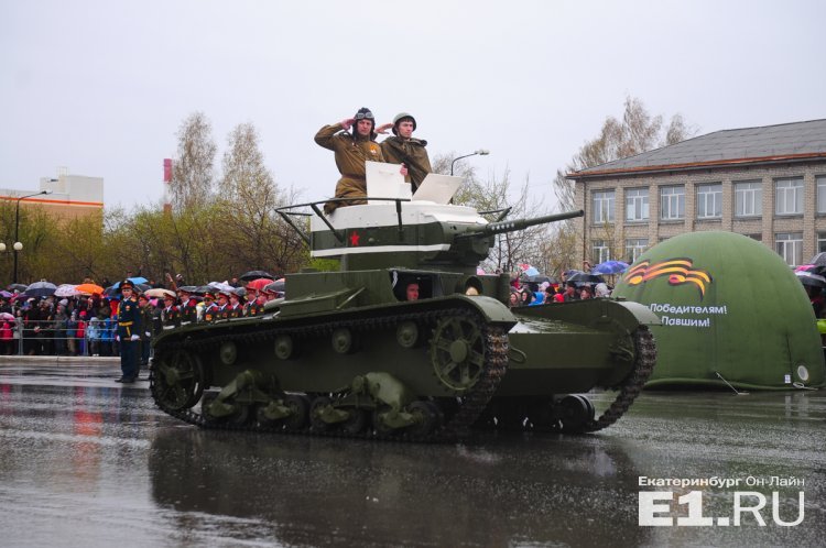 Парад Победы. Верхняя Пышма 9 мая 2015. Фото.