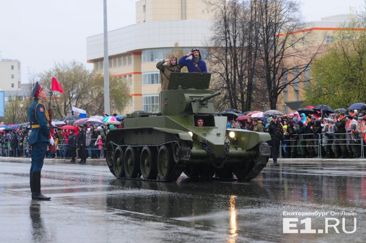 Парад Победы. Верхняя Пышма 9 мая 2015. Фото.