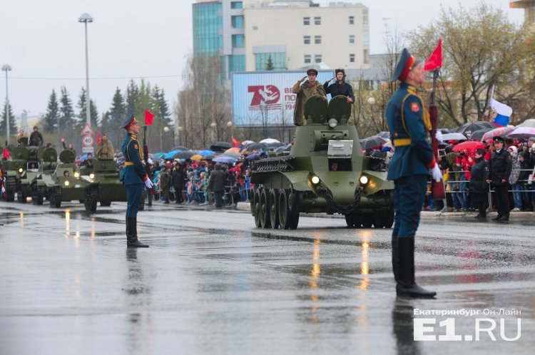 Парад Победы. Верхняя Пышма 9 мая 2015. Фото.