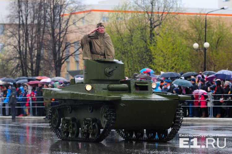 Парад Победы. Верхняя Пышма 9 мая 2015. Фото.