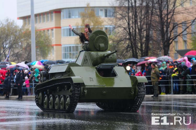 Парад Победы. Верхняя Пышма 9 мая 2015. Фото.