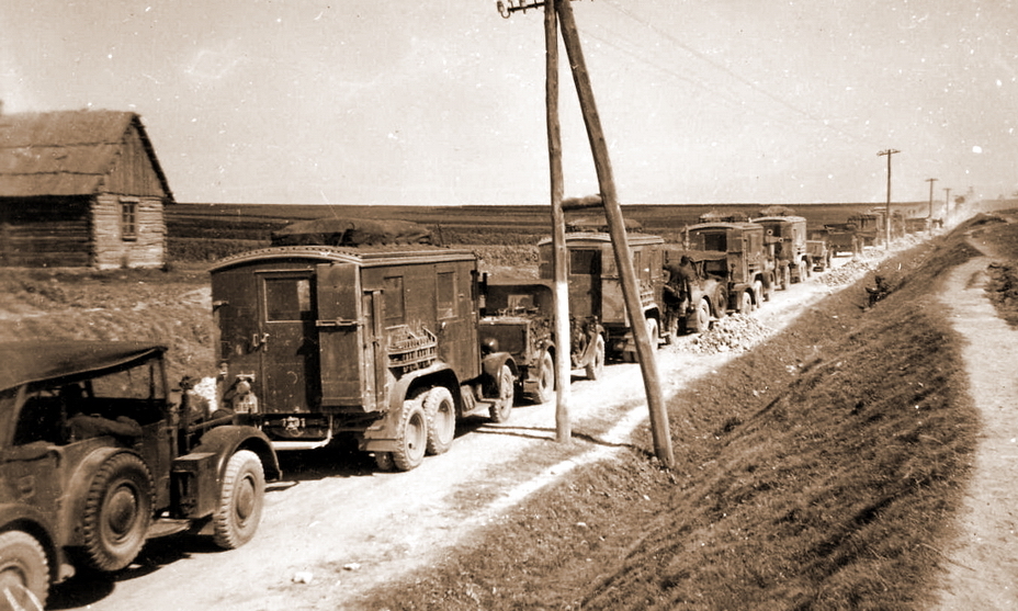 Немецкое наступление развивалось вдоль крупных магистралей, защите которых советское командование должно было уделить повышенное внимание