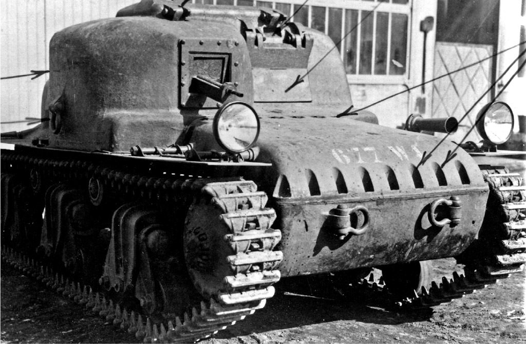 Первый опытный образец лёгкого танка Hotchkiss, январь 1935 года