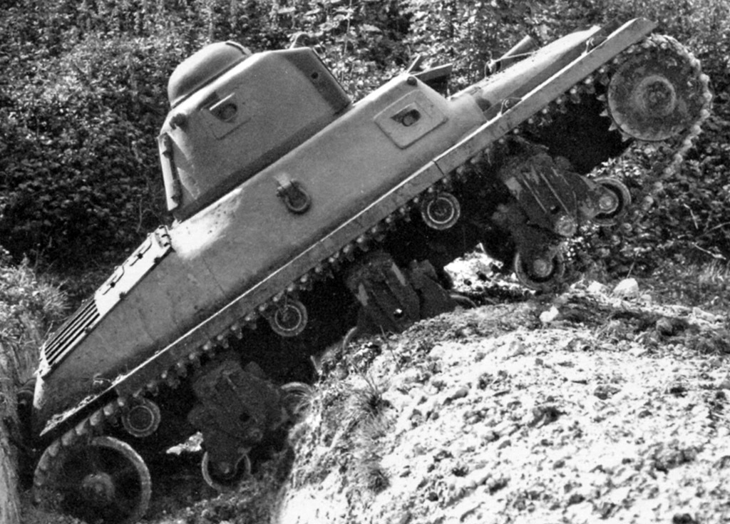 На испытаниях танк Hotchkiss оказался быстрее Renault ZM, но пехотное командование уже сделало выбор