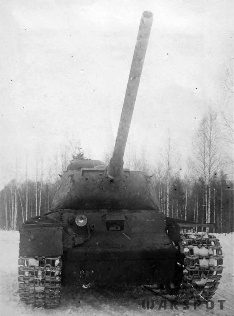 КВ-85 со 100-мм орудием С-34 на Гороховецком АНИОП, январь 1944 года