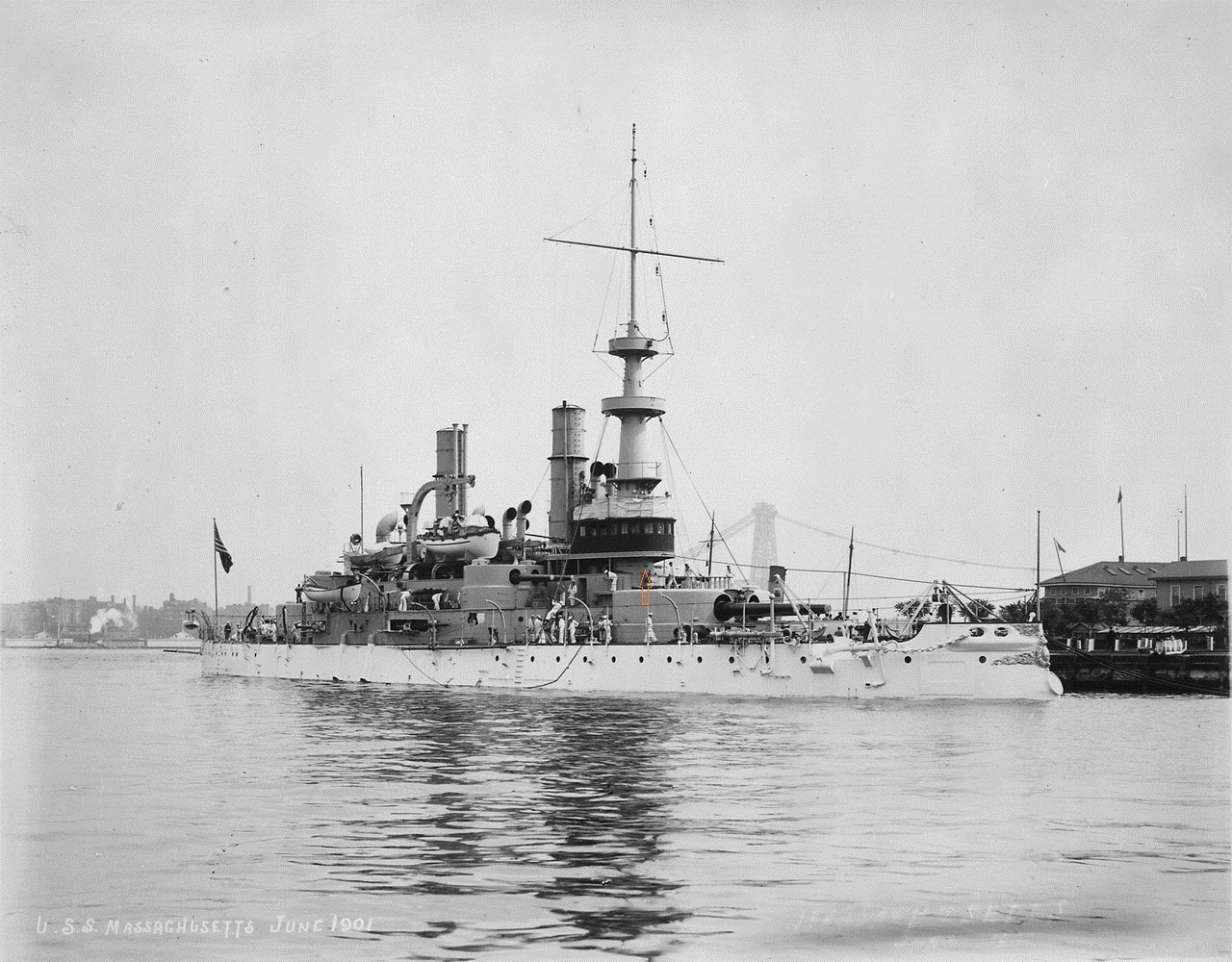 massachusetts_bb2._starboard_bow_06-1901.jpg