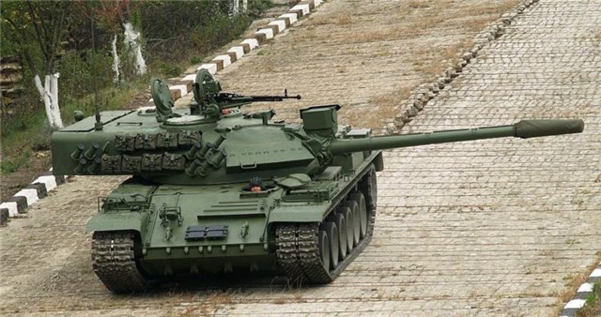 М 55с танк. Tr-85m1 «Бизон». Тр-85 танк Румыния. Танк tr-85m1 Bizonul. Румынский танк tr-85m1 Бизон.