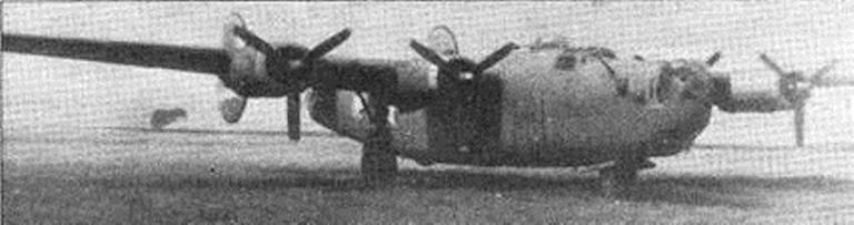 В-24 на аэродроме Балбасово. 1945 г В-17 и В-24, находившиеся в распоряжении 45 ТБАД