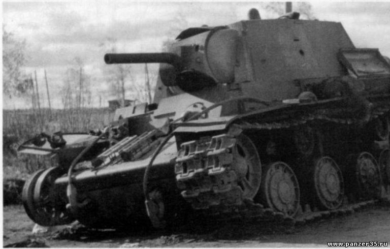 КВ-6 с огнемётом, потерянный в боях под Ленинградом. 1941г.