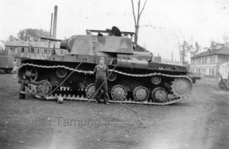 Ремонтировать КВ-6, немцы предложили нашим пленным танкистам. С использованием запчастей от других подбитых 30 танков КВ-1 и КВ-6, 124 отб.