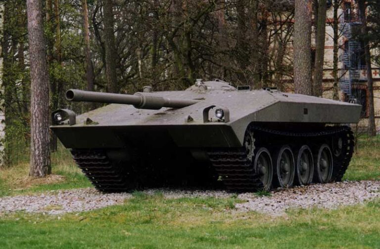 один из прототипов Strv 2000
