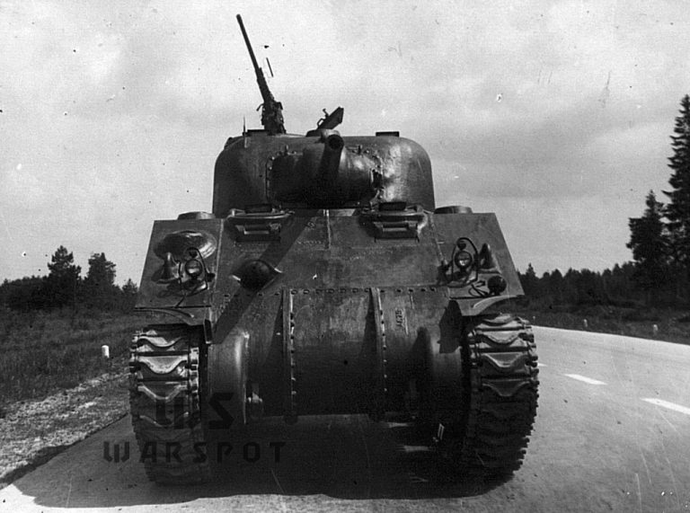 Смотровые приборы механика-водителя и его помощника престали устанавливаться на новые танки осенью 1942 года. Прибывшие в СССР танки были одними из последних, которые ими оснащались