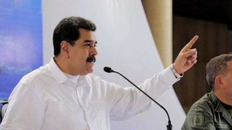 Переворот в Венесуэле: Мадуро вынужден выбирать между капитуляцией и войной с США