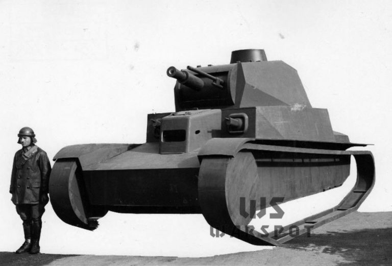 Полноразмерный макет первого варианта Carro P 75. Он во многом базировался на конструкции августа 1940 года