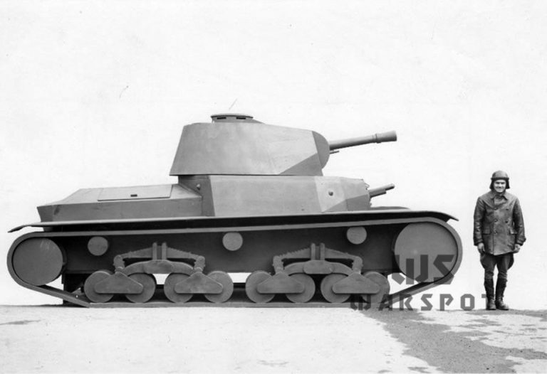 Хорошо заметно, что тяжёлый танк всё больше напоминал Carro Armato M 13-40